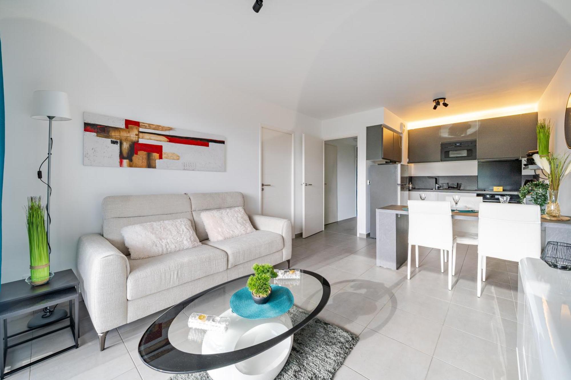 Superbe 2 Pieces - Piscine Et Garage * Nice