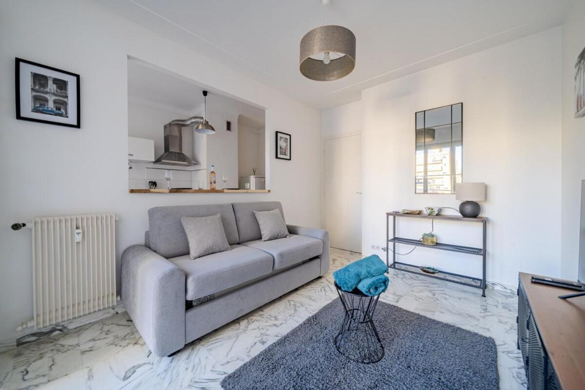 Port De - With Balcony *