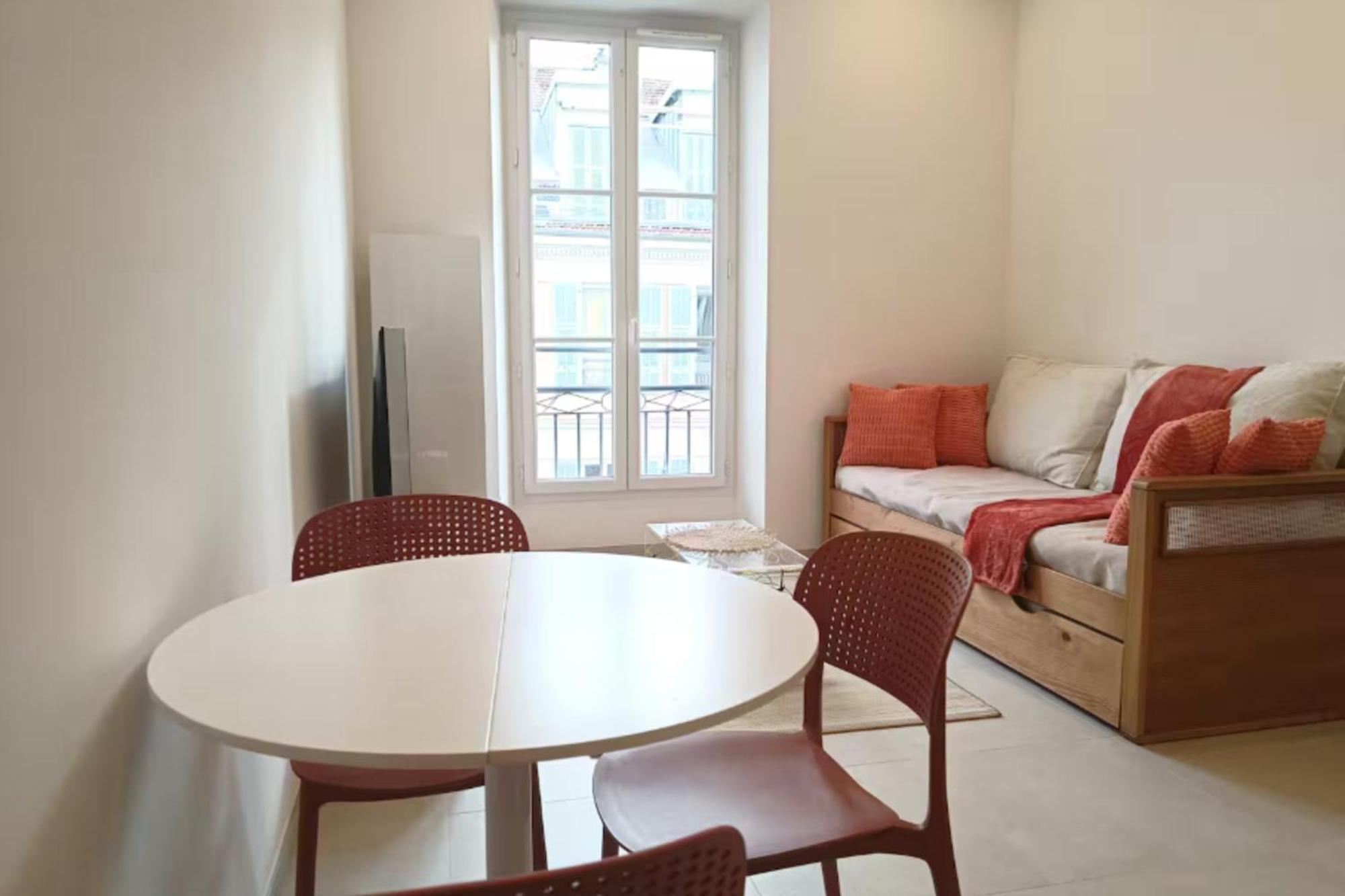 Modern And Unforgettable In The Heart Of Apartment