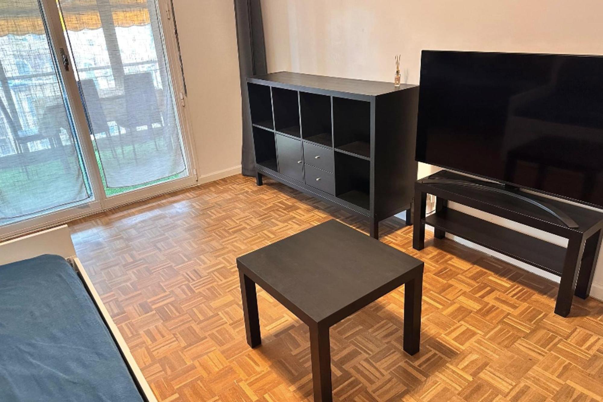 Apartment With Veranda 5min Walk To The *