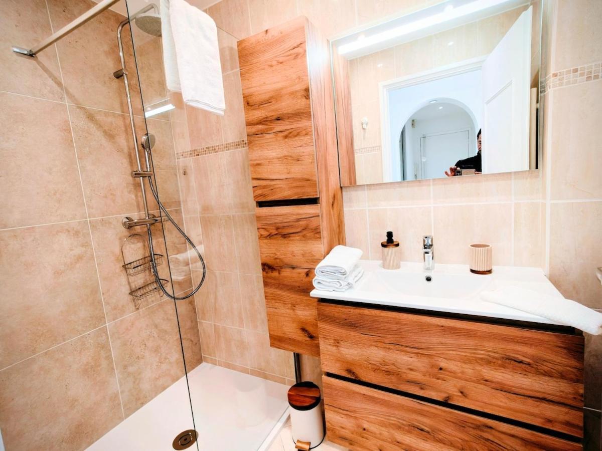 Modern Gem 200m From Beaches With Balcony, Ac And Tram Apartment