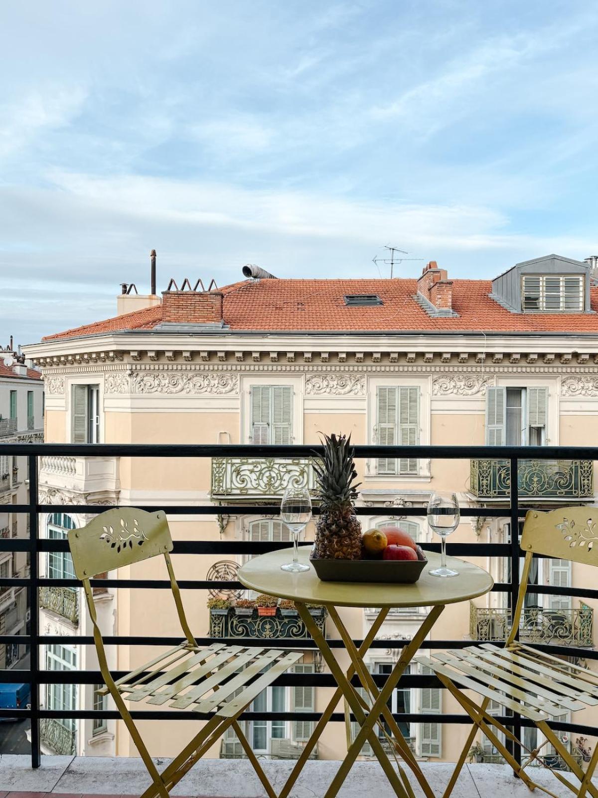 Apartment Elegant With Balcony, *