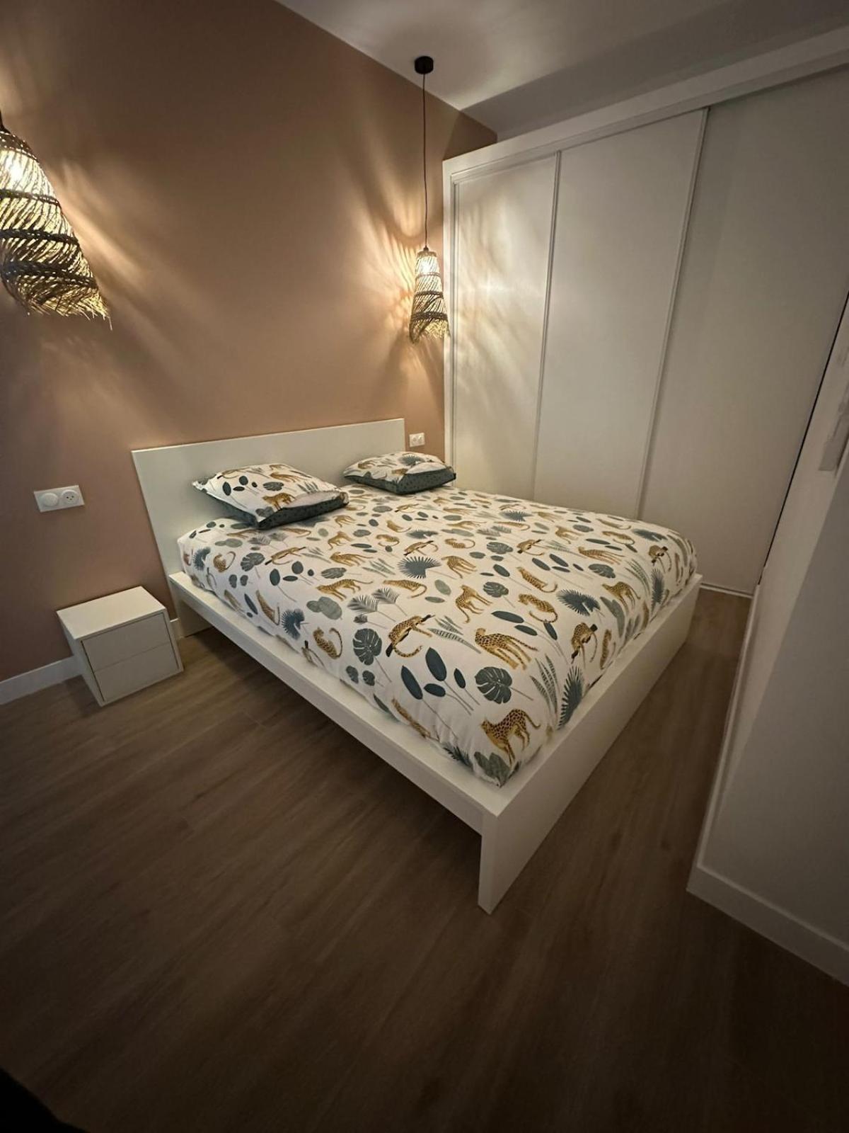 Neuf Carre Or A 2 Pas De La Equipe *