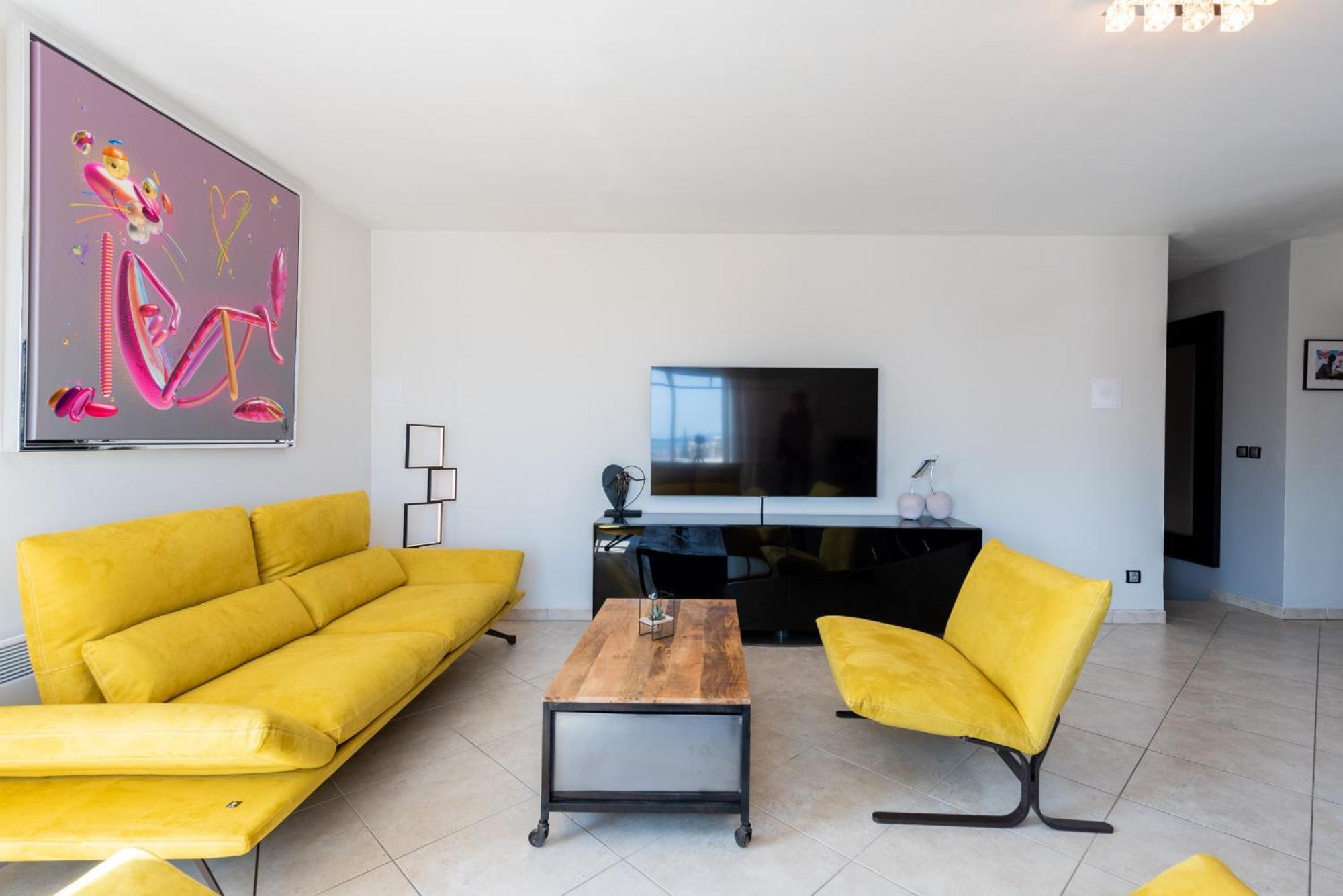 Happyfew Penthouse Lucia