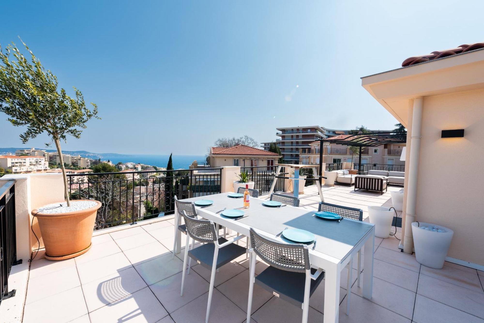 Happyfew Penthouse Lucia Apartment