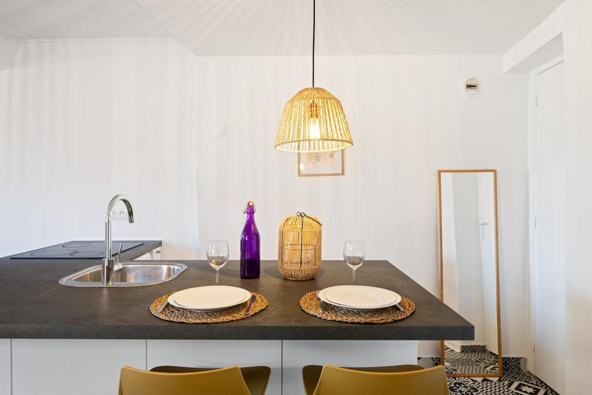 Charming Typical In The Heart Of Vieux Ac Apartment