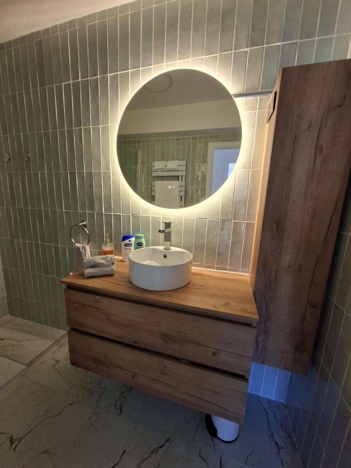 Elegant And Comfortable 3 Room, & Transport Within Walking Distance *