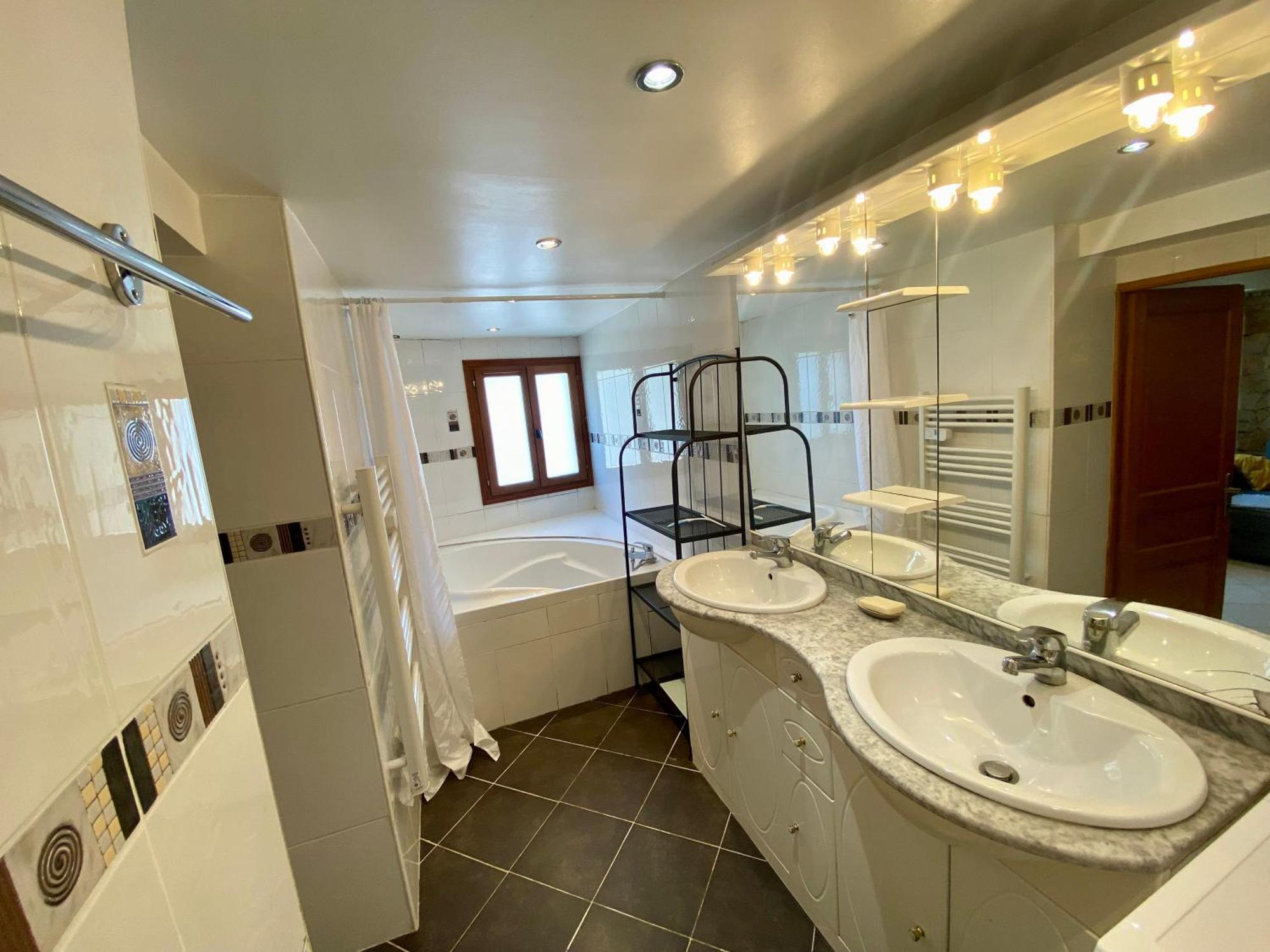 T4 Centre - Close To Shops, Wi-fi, Ac