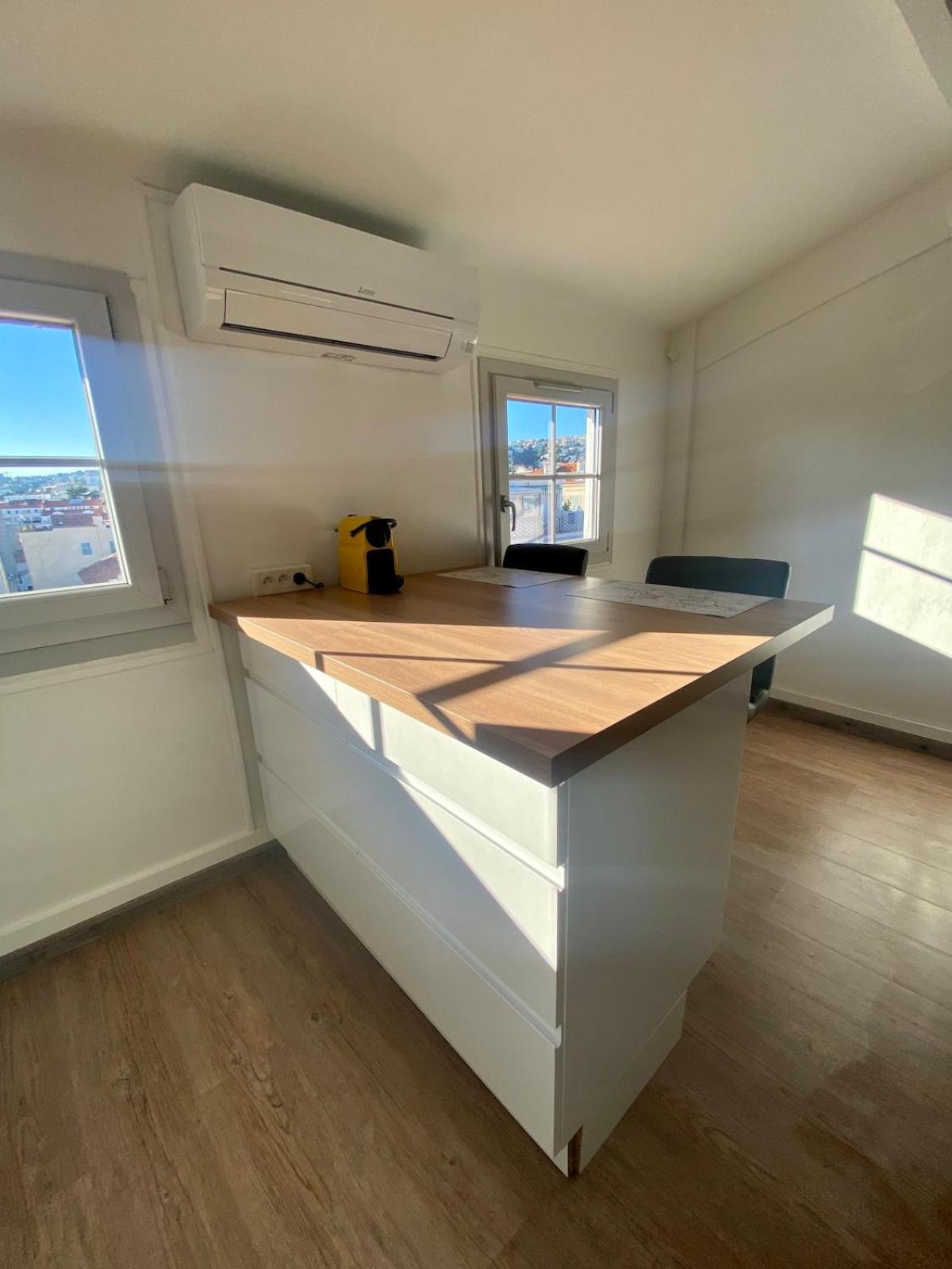 Moderne Au Carre D'or *