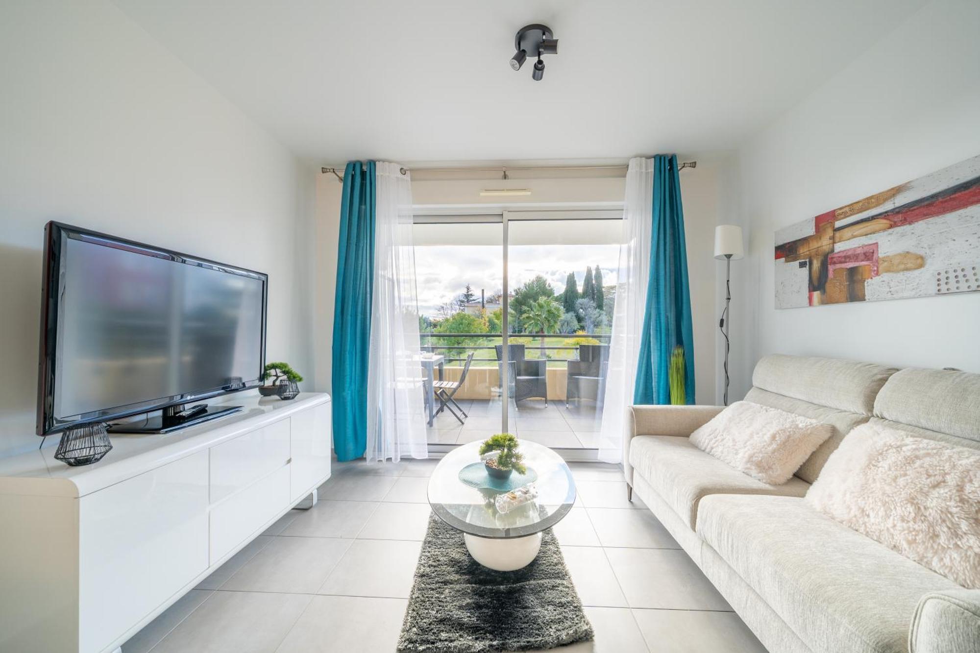 Superbe 2 Pieces - Piscine Et Garage Apartment