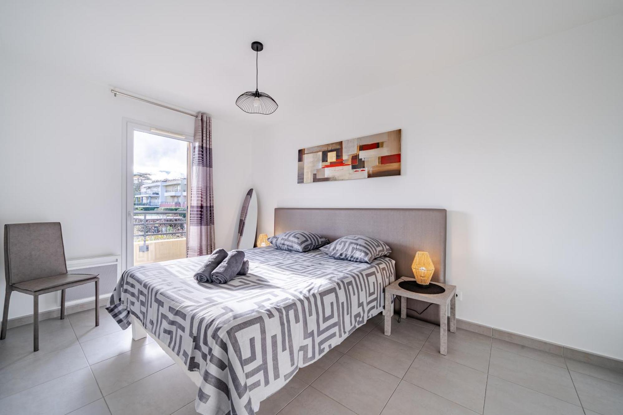 Superbe 2 Pieces - Piscine Et Garage Apartment *