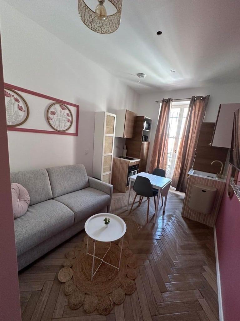 Moon 23 - 2p Apartment