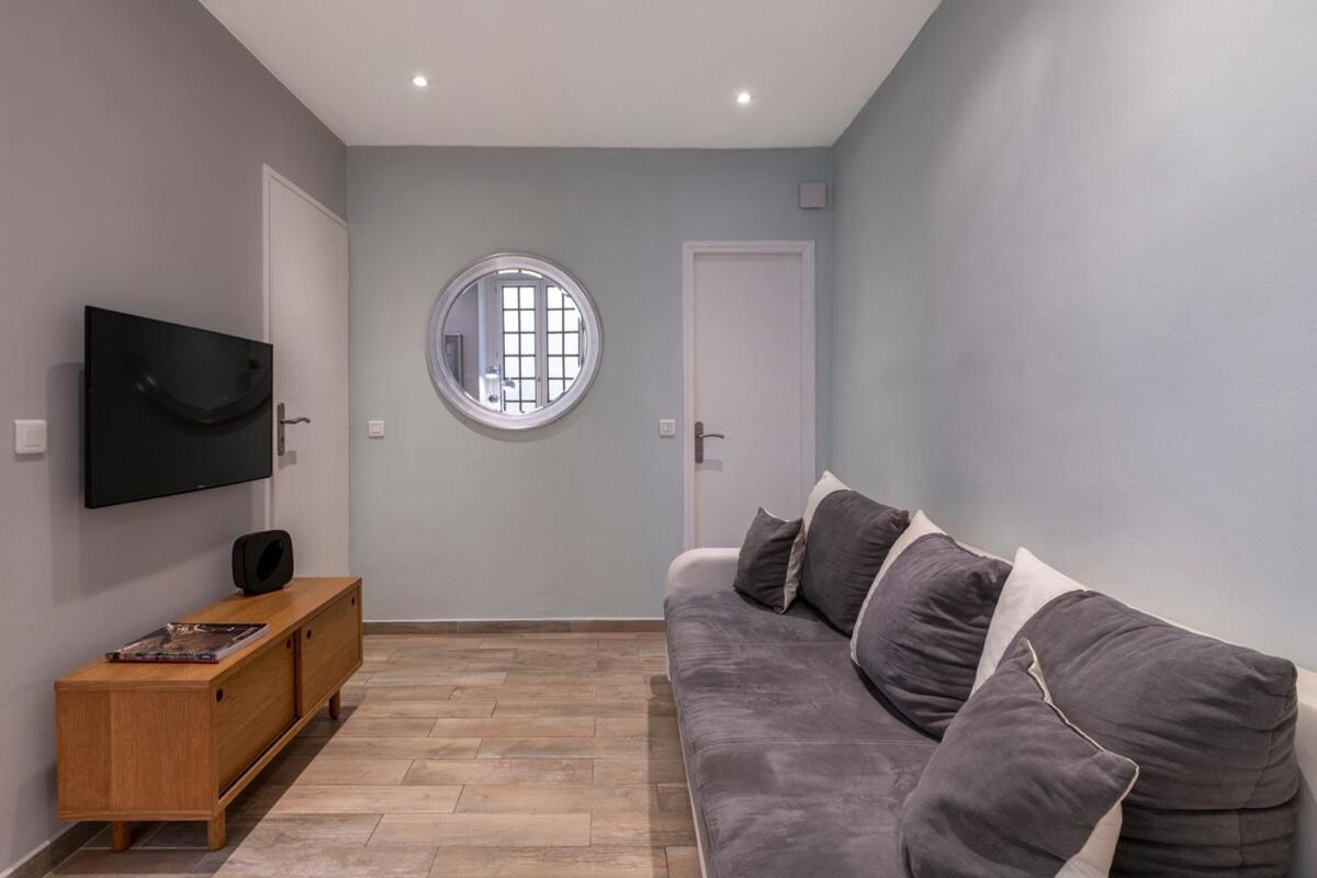 Authentic Old Town, Separate Bedroom, Ac Apartment *