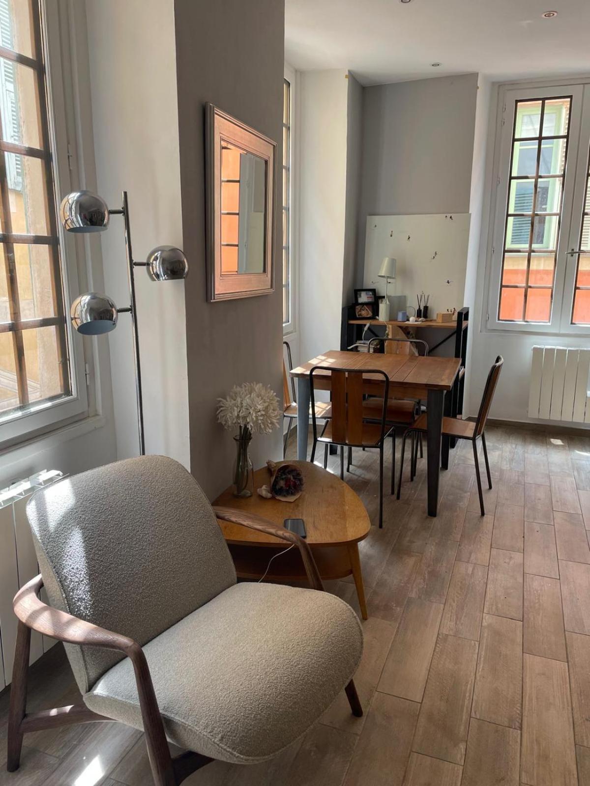 Appartement Authentic Old Town, Separate Bedroom, Ac *