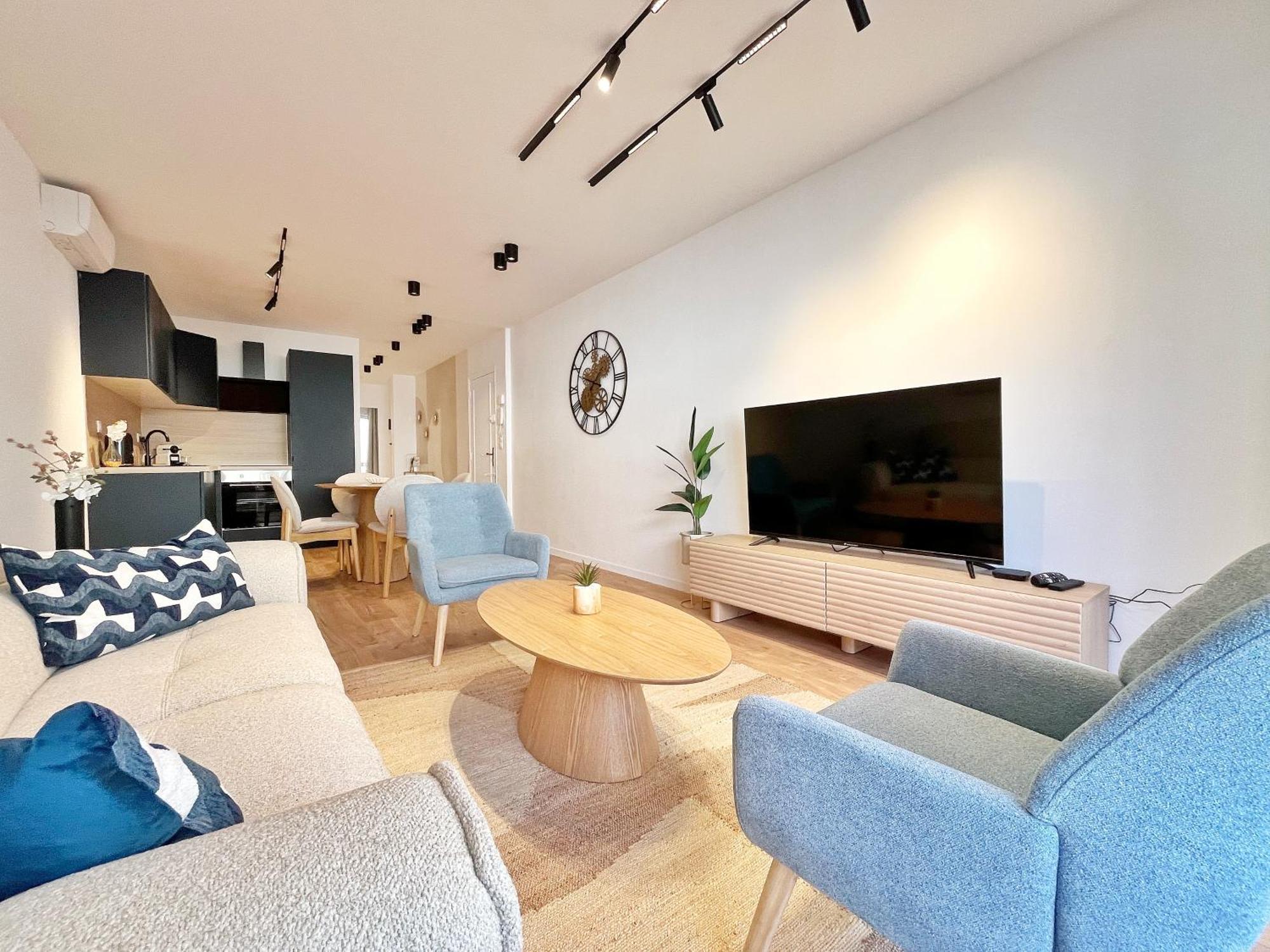 Ref 127 - 3 Pieces 2 Port Apartment