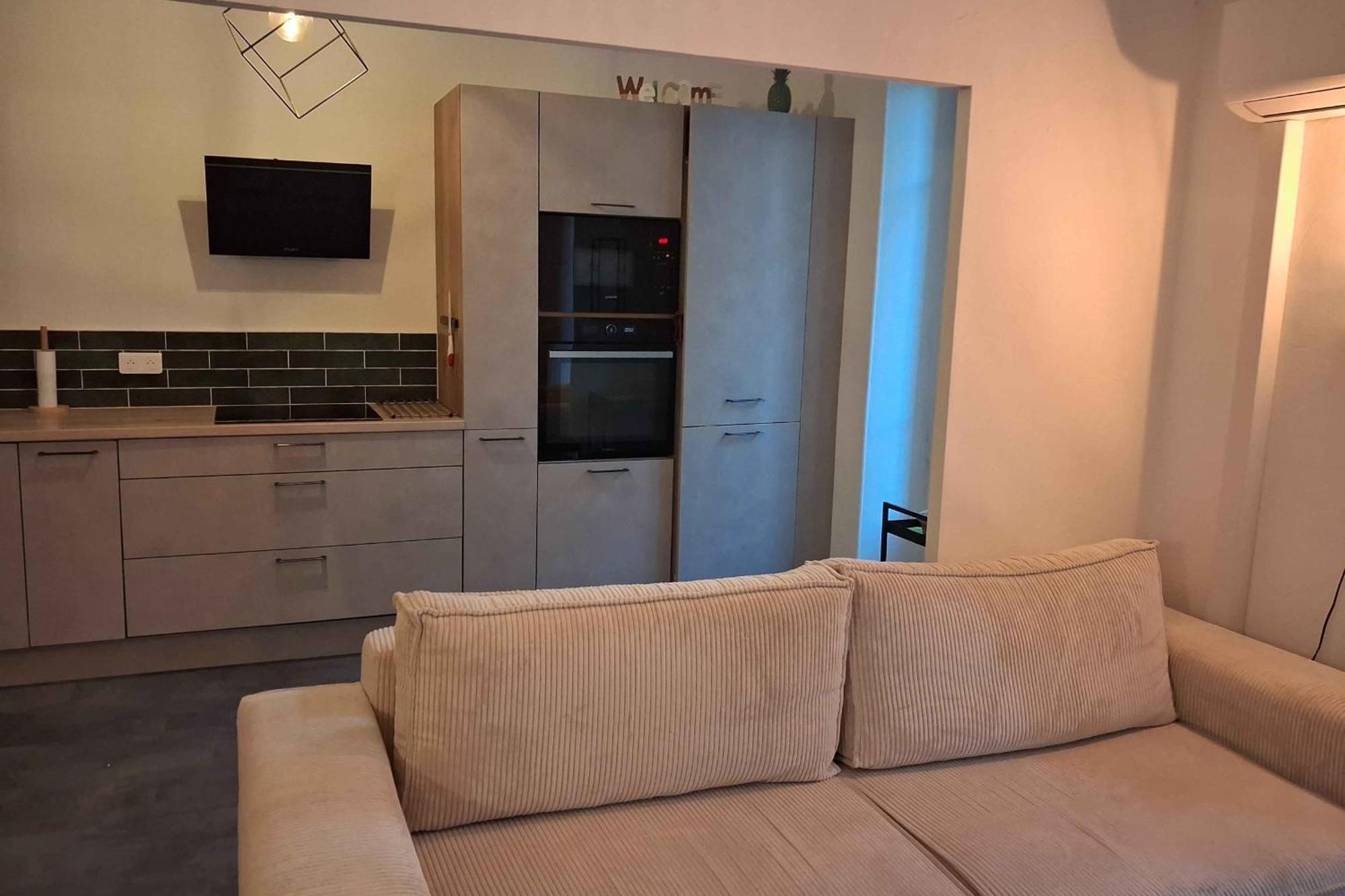 Apartment Charming Bright In