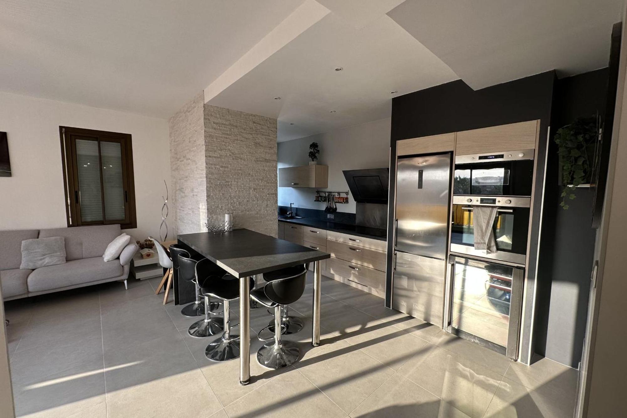 Spacious In With Balcony *