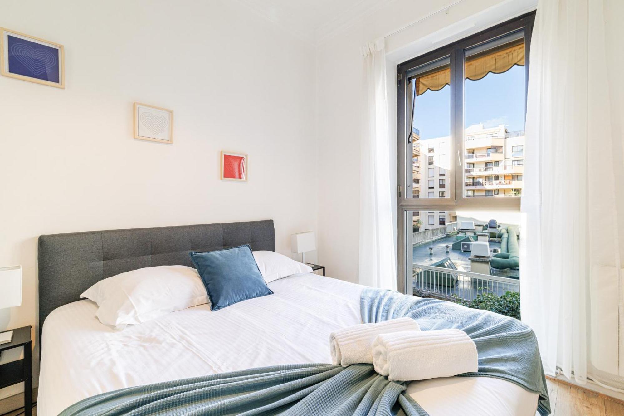 Ultra 2 Bdr - Ac & Balcony Apartment