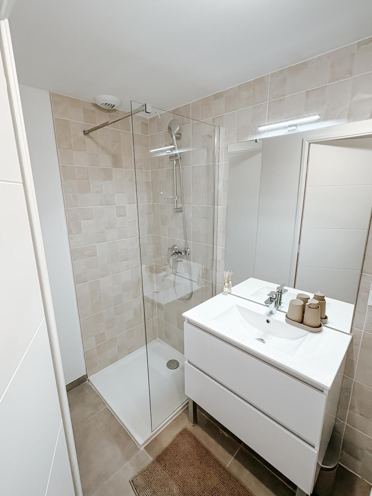 Aya - Renovated Air-conditioned Duplex With Garden Apartment Nice