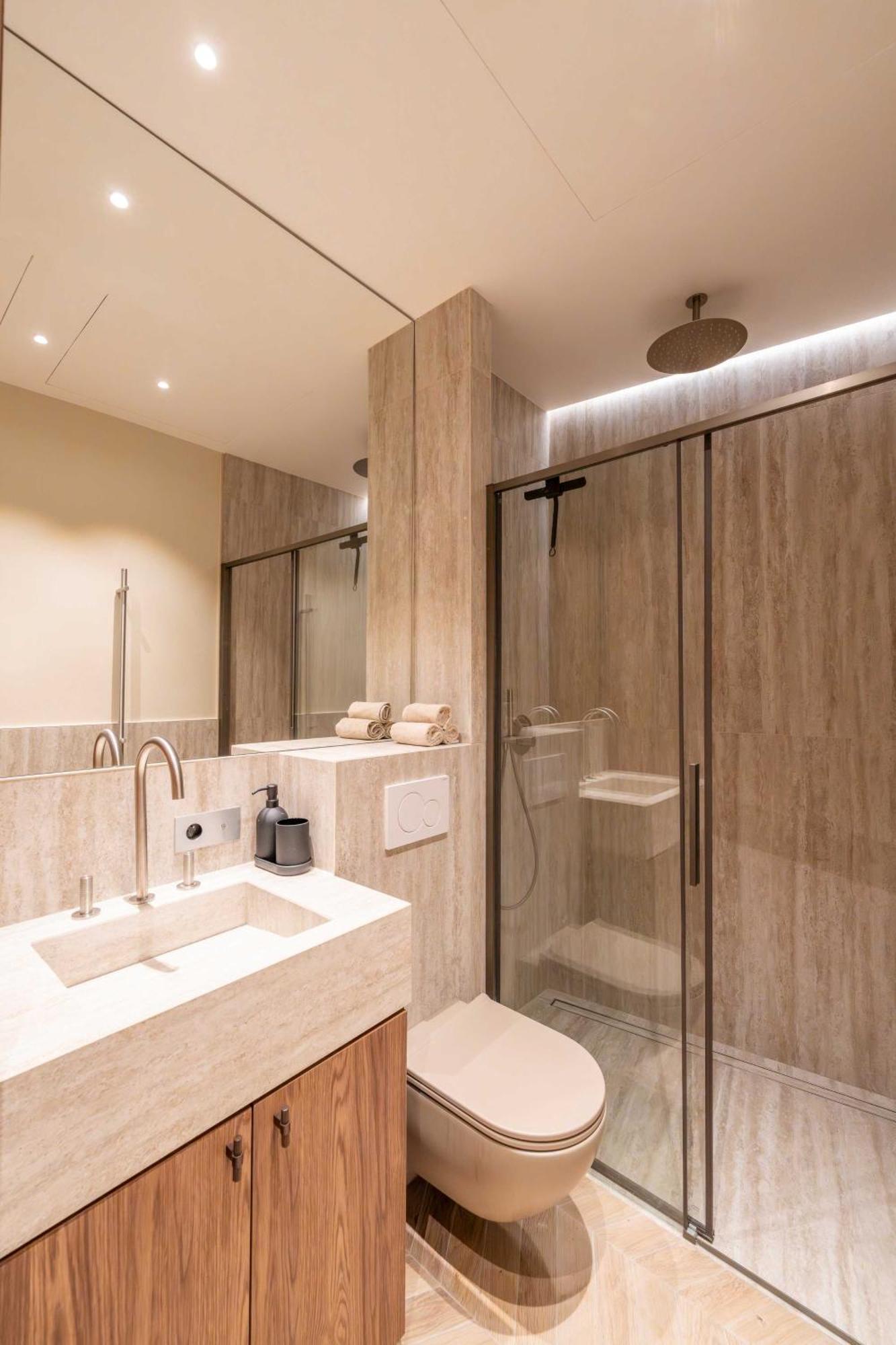 2bdr 6p A C - Heart Of -