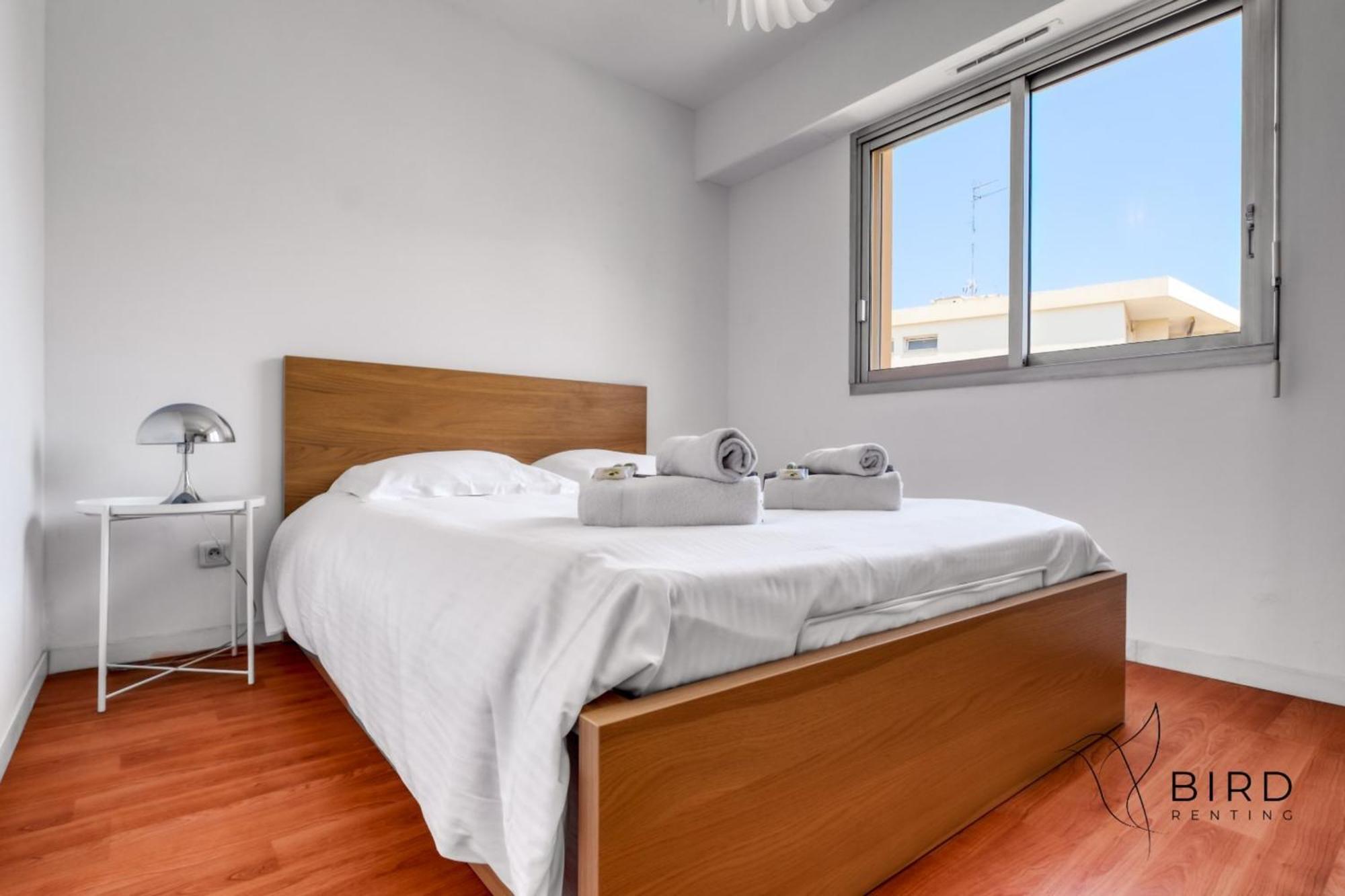 1br W Terrace & Parking Apartment