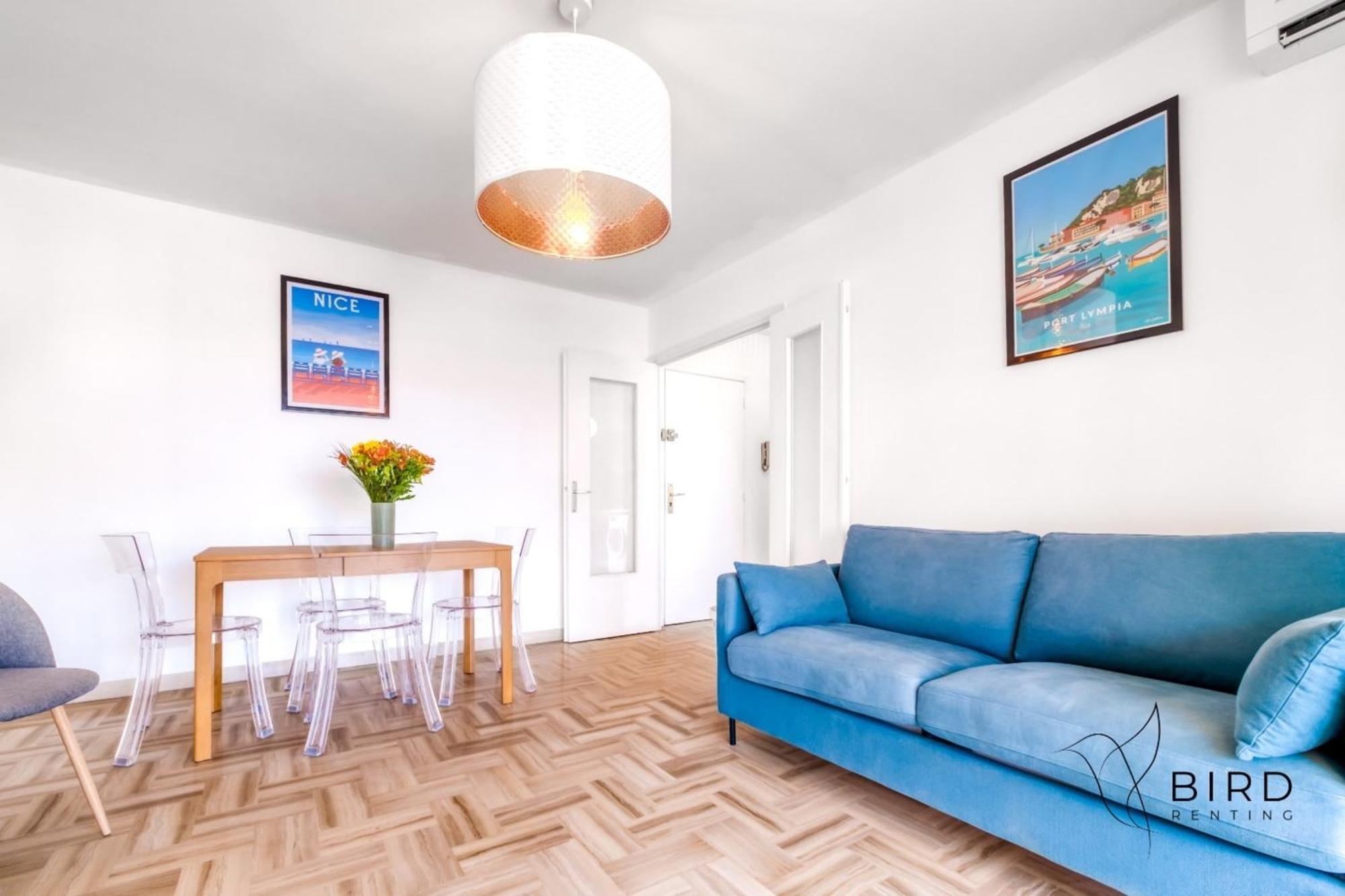 Apartment 1br W Terrace & Parking