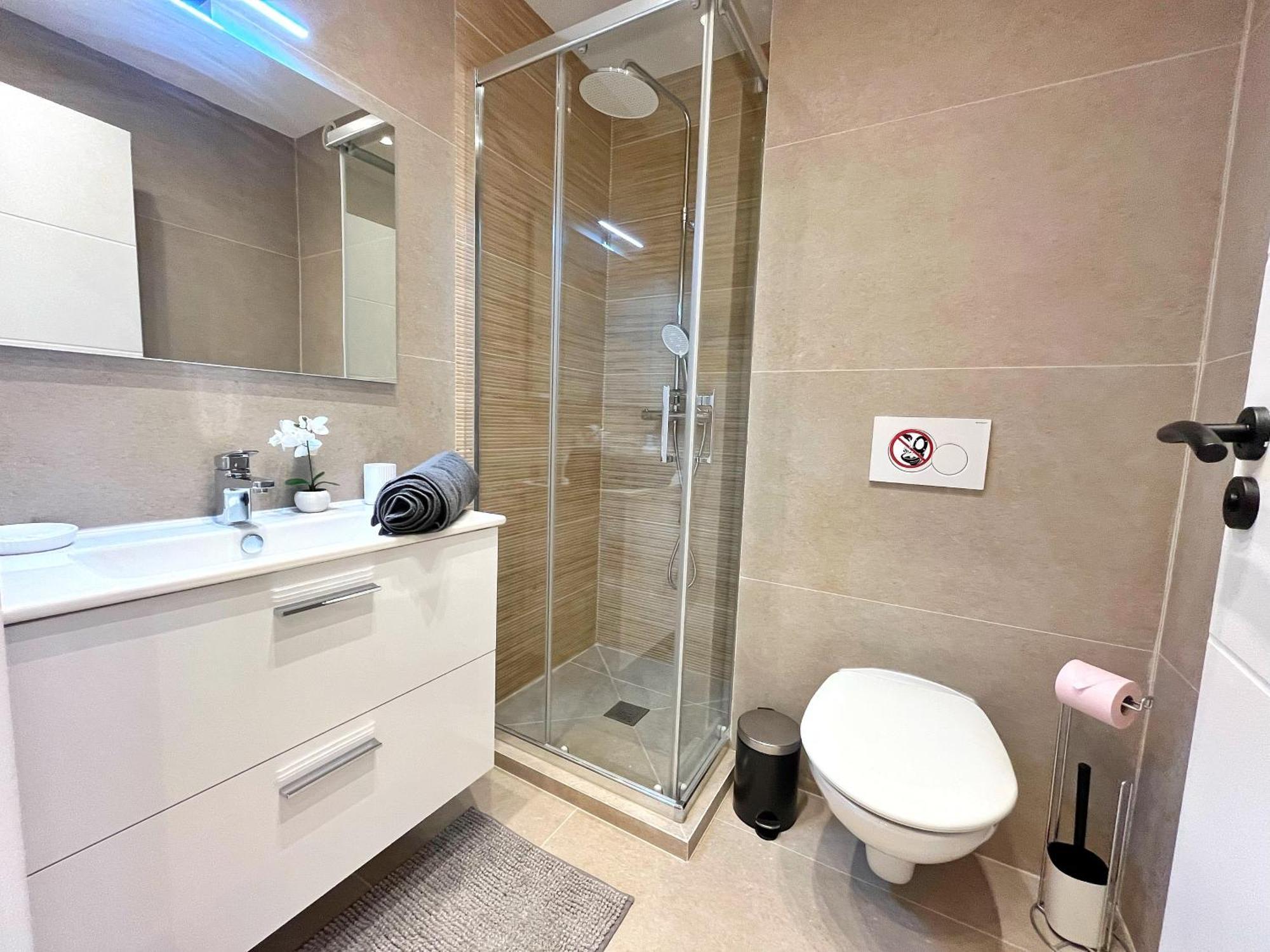 Ref 127 - 3 Pièces 2 Port Appartement Nice
