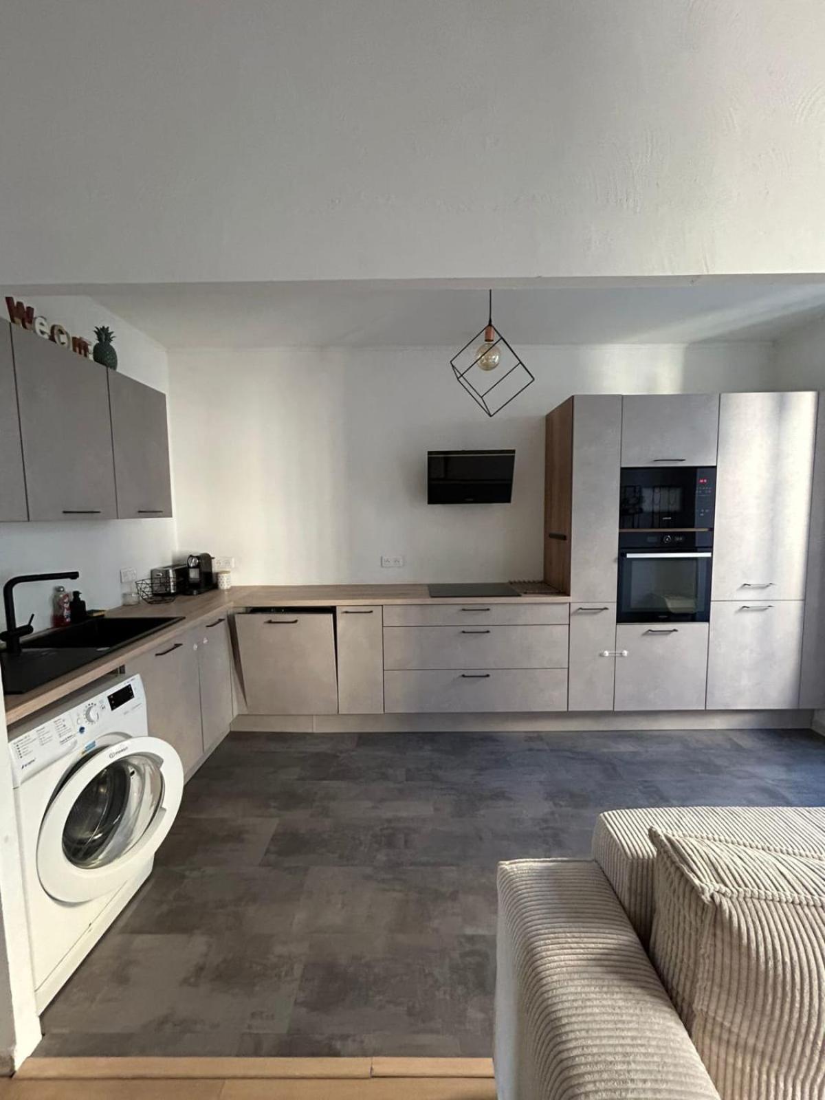 Apartment Charming Bright In *