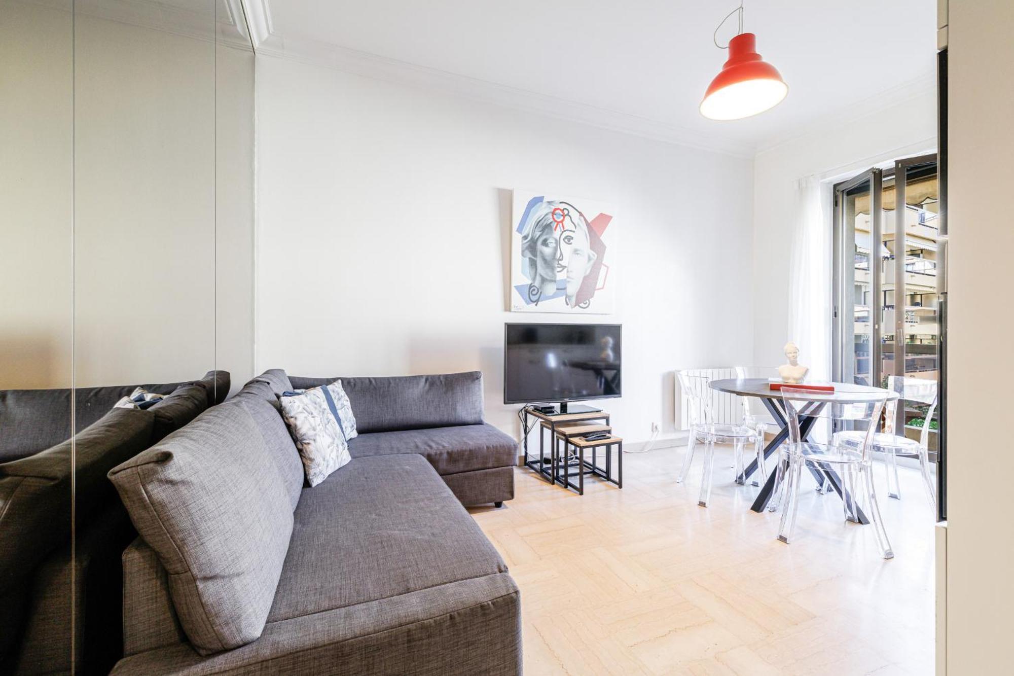 Apartment Ultra 2 Bdr - Ac & Balcony *