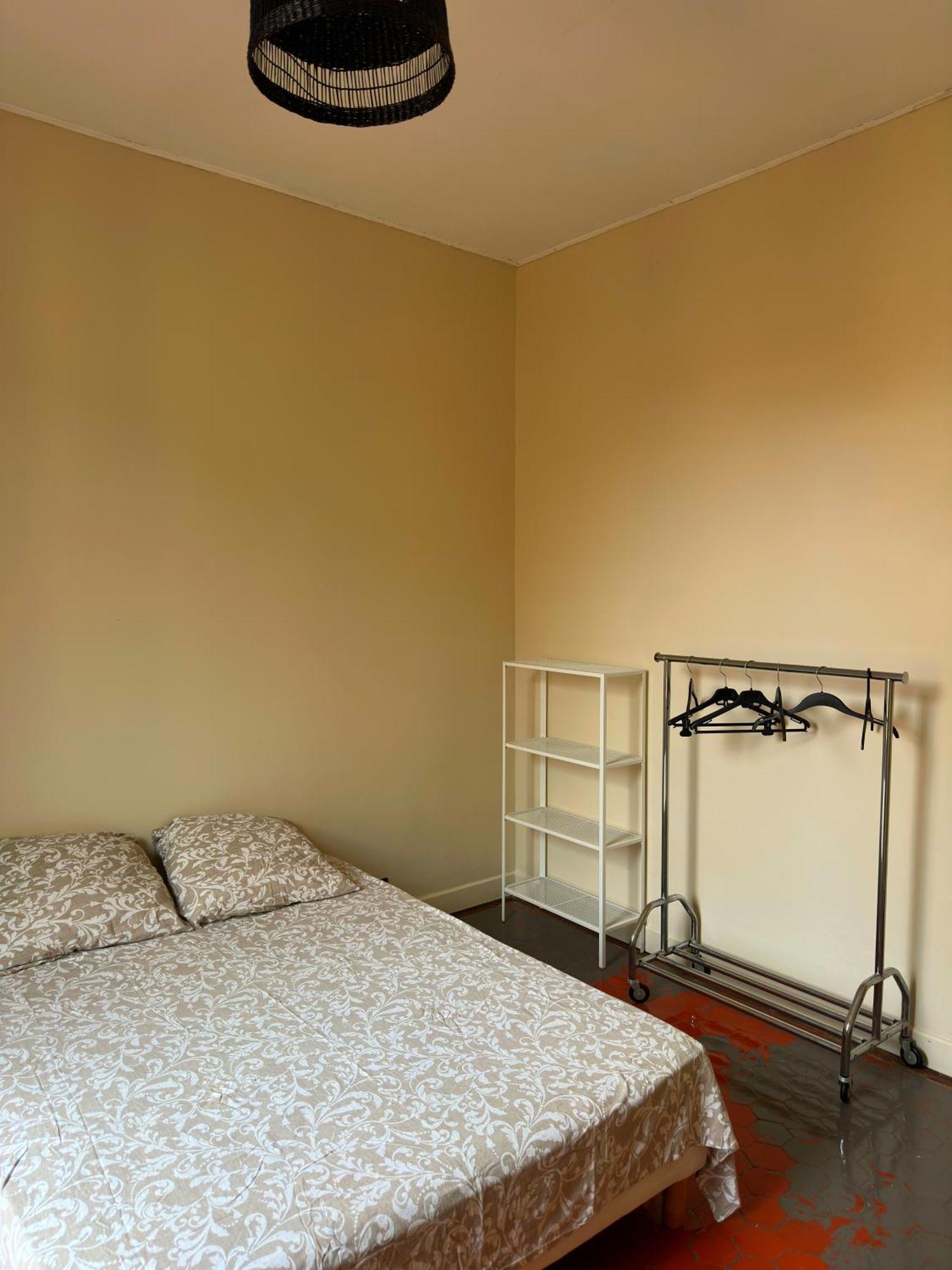 Renovated 2-room Sleeps 4 Tram And Shops Nearby *