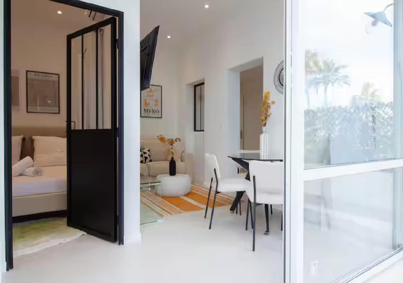 Terrasse En Bord De Promenade Des Nice