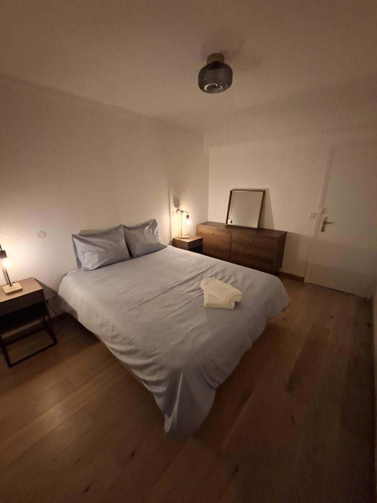 Elegant And Comfortable 3 Room, & Transport Within Walking Distance Apartment