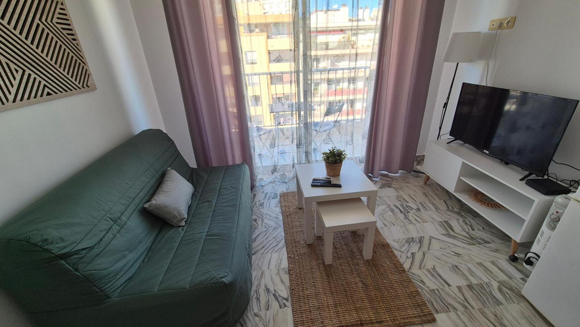 Cosy 1 Bedroom, Balcony, Promenade Des *