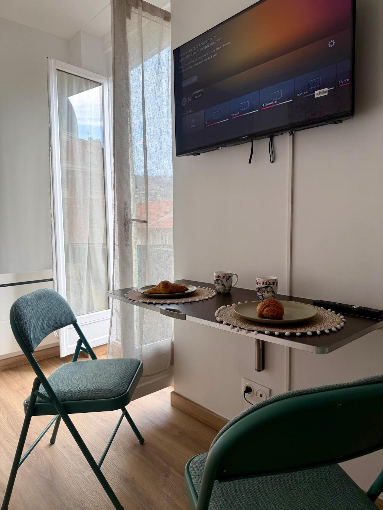 Hello Sunshine Apartment