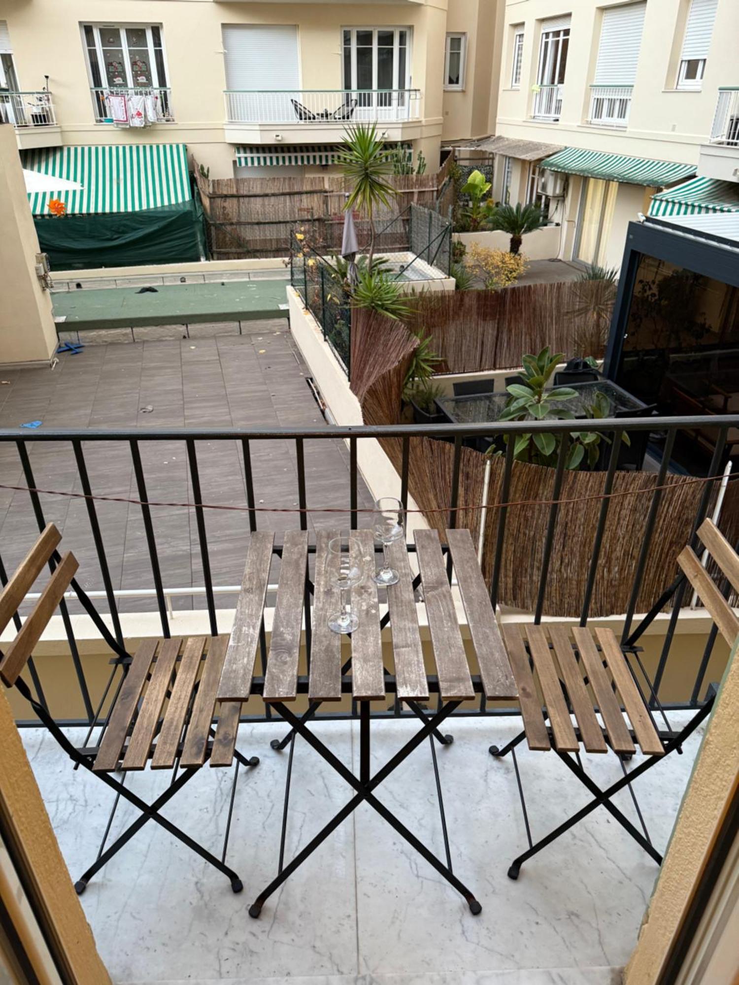 Apartment Avec Balcon *