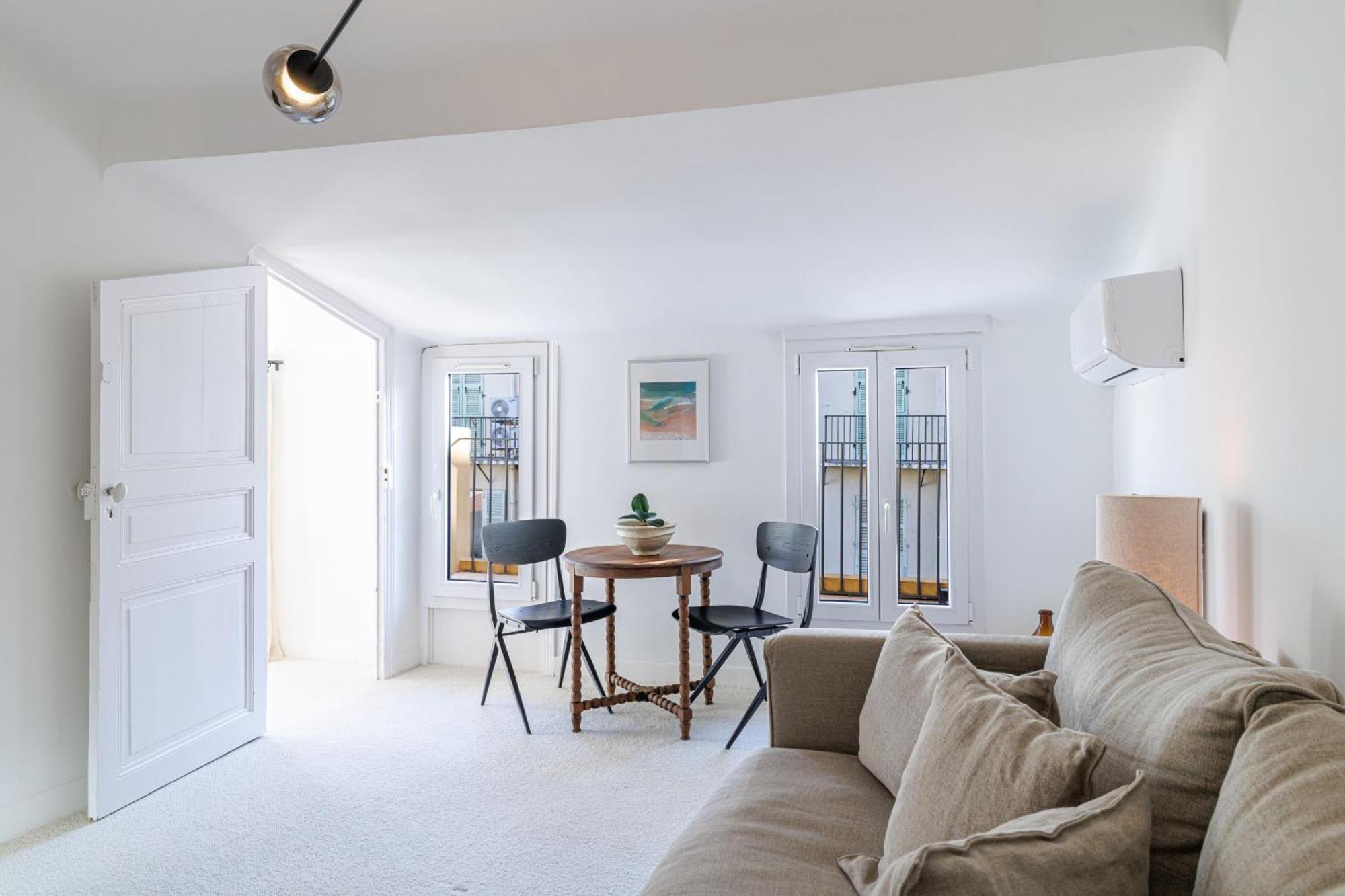 Charming Ultra 1 Bdr Apartment Nice