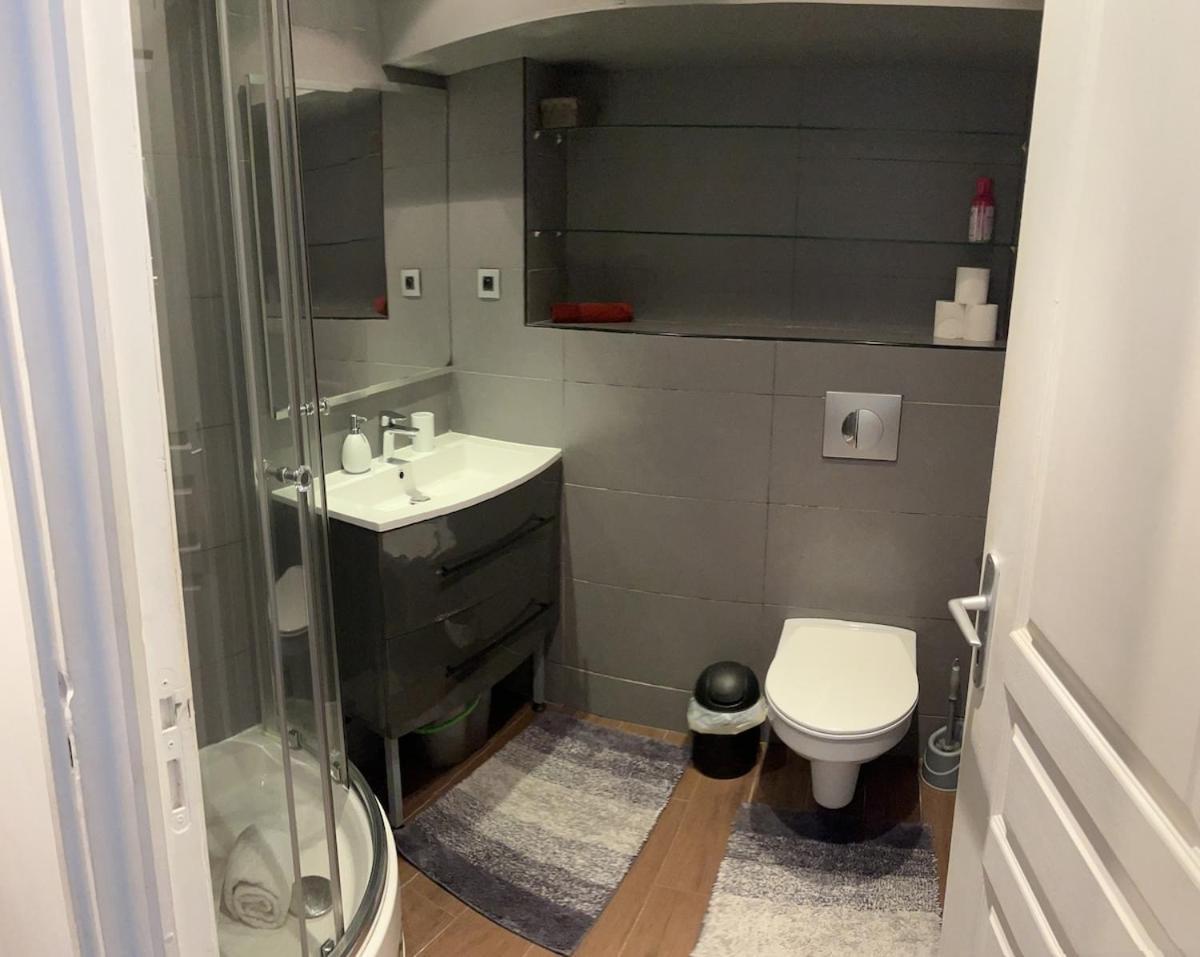 2-room Off The