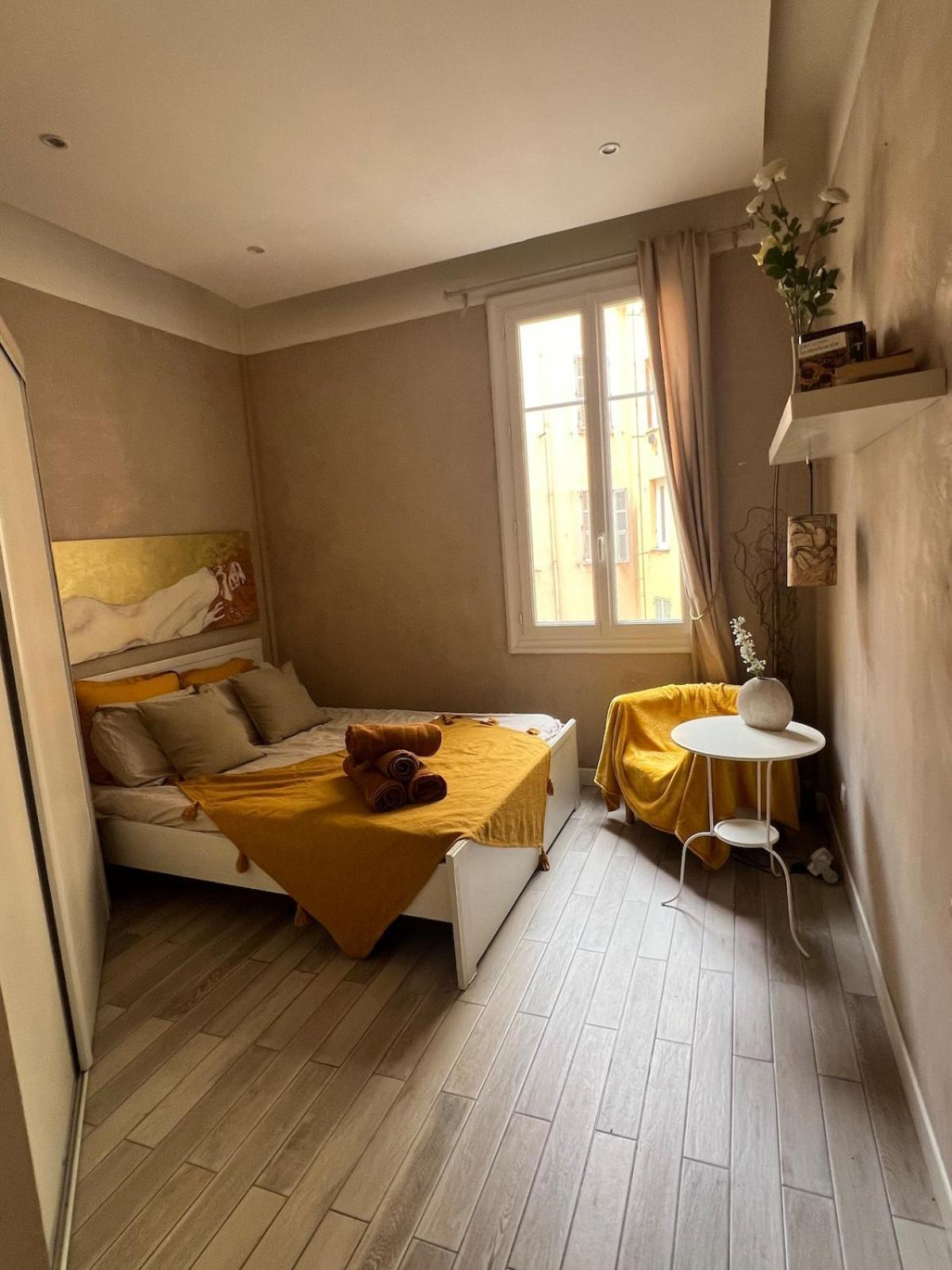 Perfectly Located 1 Bed - Port Of