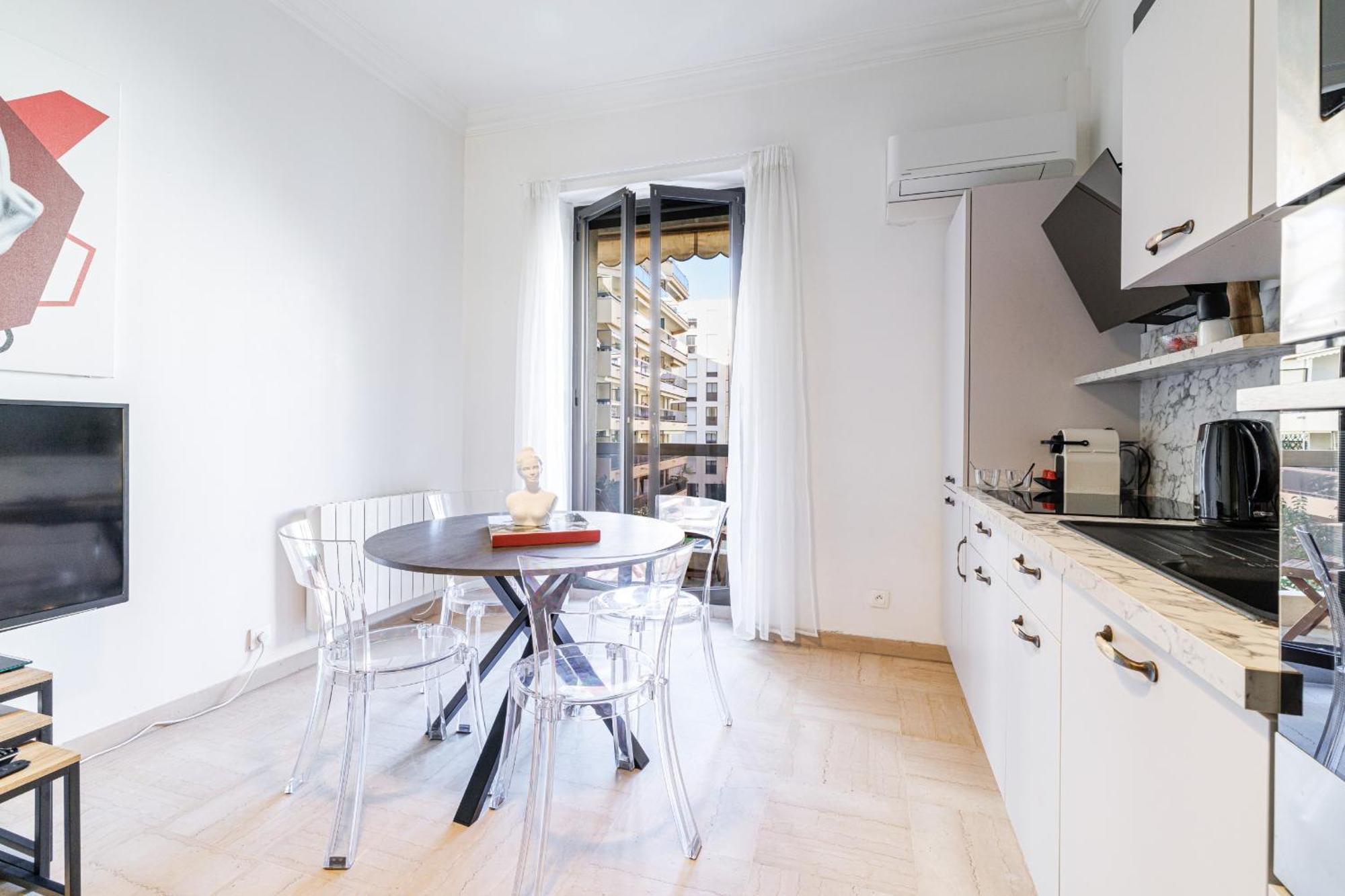 Ultra 2 Bdr - Ac & Balcony *