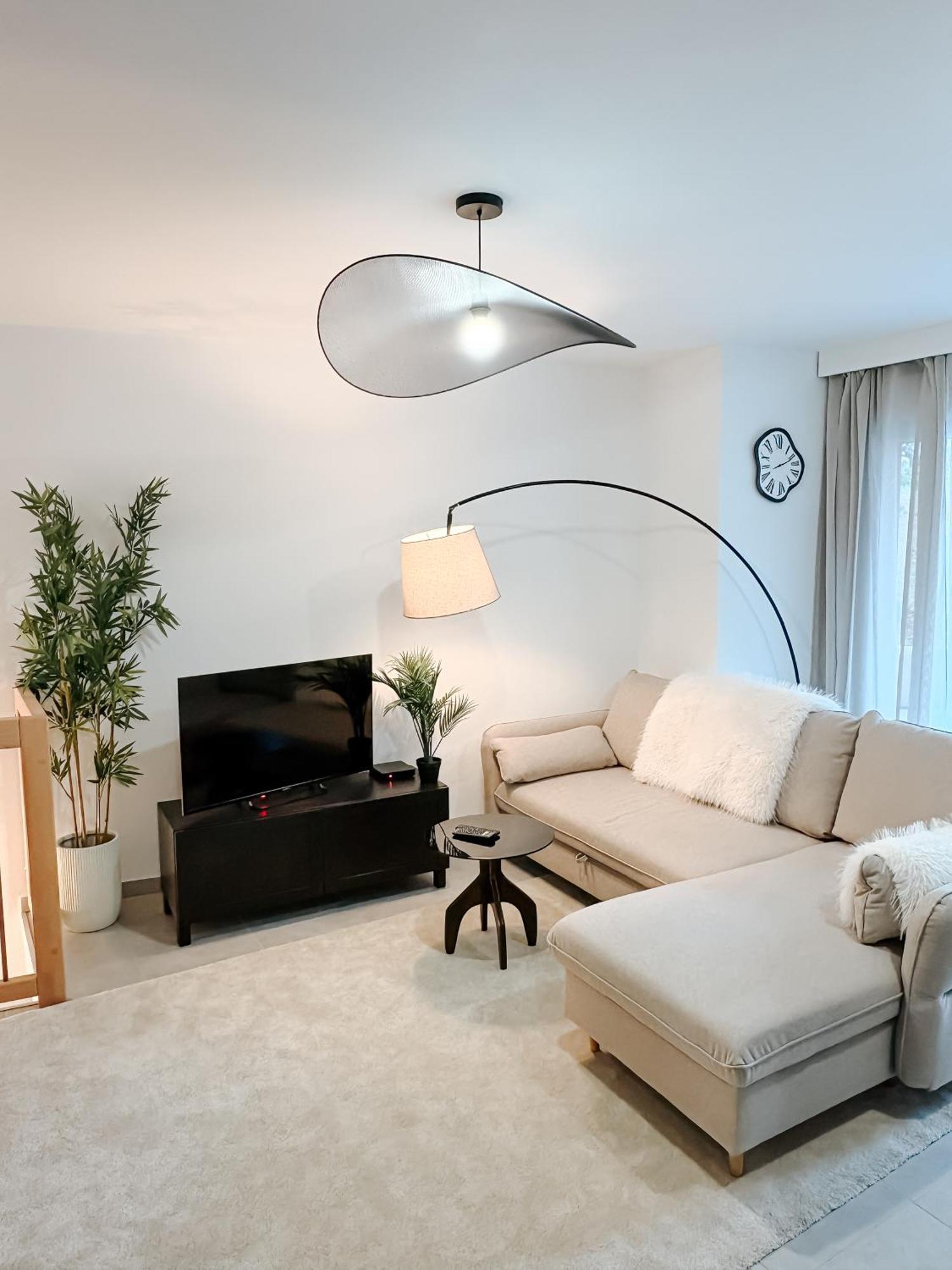 Aya - Renovated Air-conditioned Duplex With Garden *