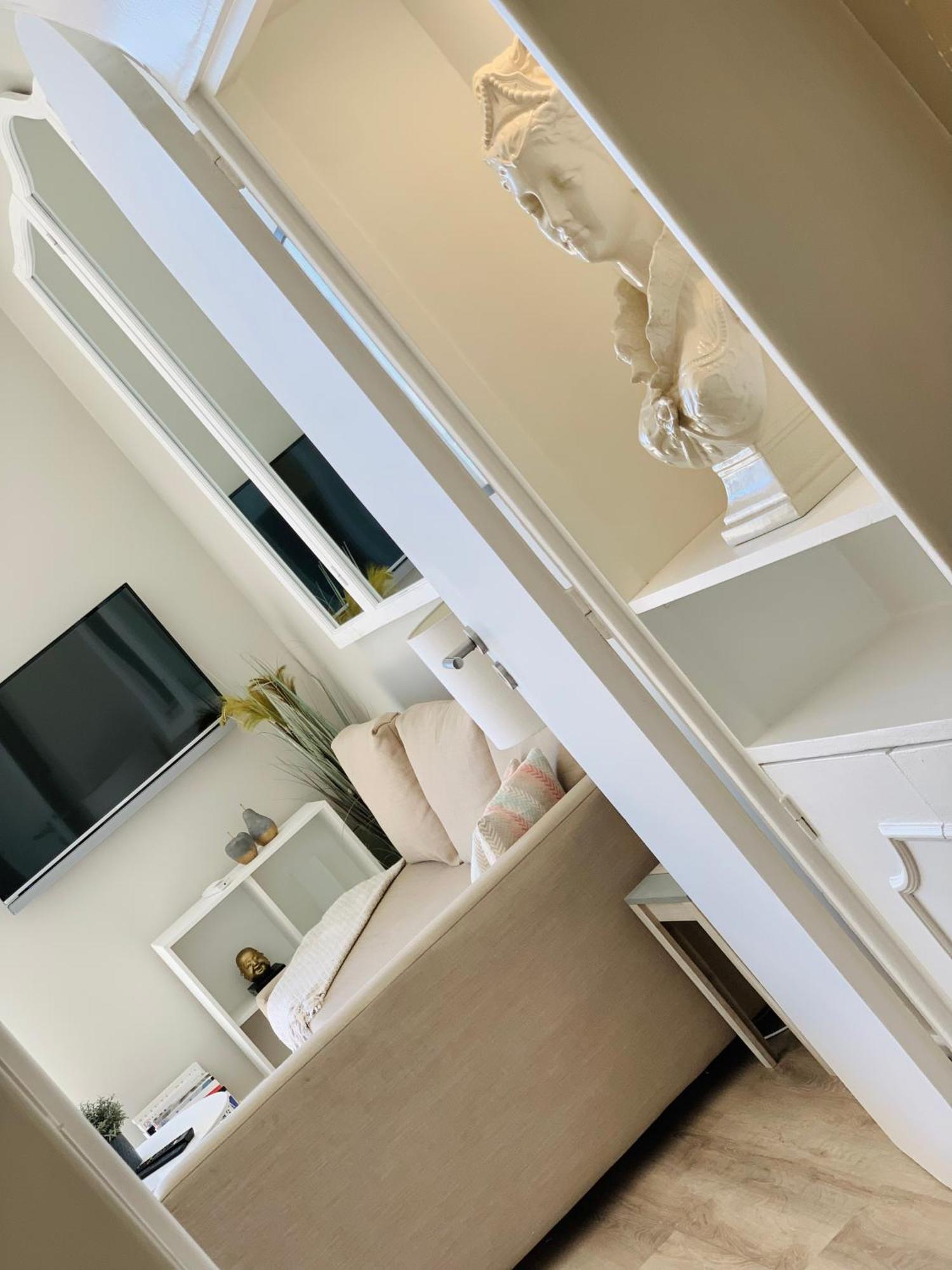 Apartment Stunning Flat With Sea View & Garden On Promenade Da