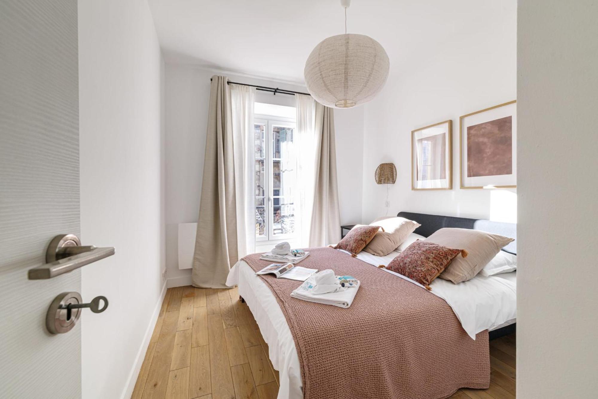 Apartment My Casa - Bonaparte 42 - 1 Bedroom Near Port And Place Garibaldi