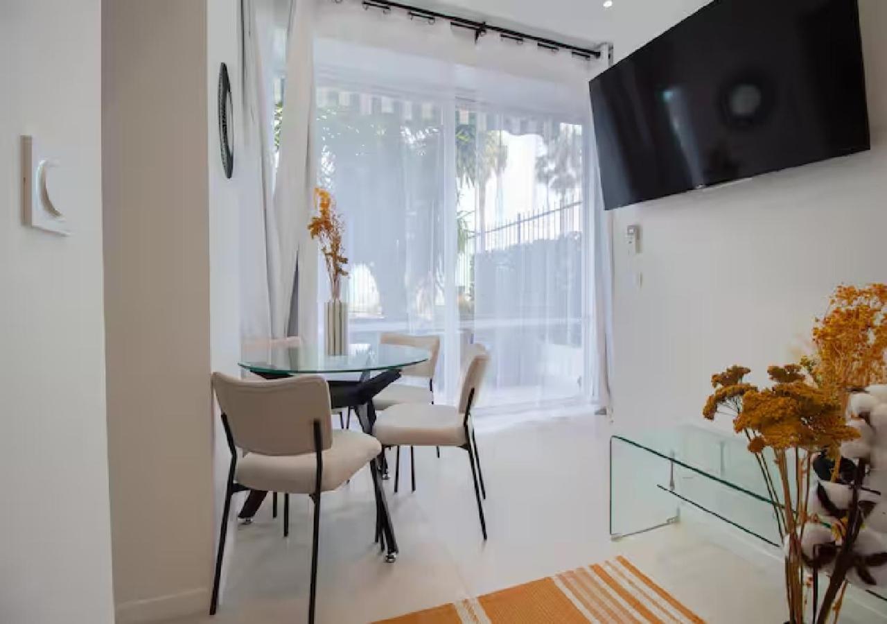 Terrasse En Bord De Promenade Des * Nice