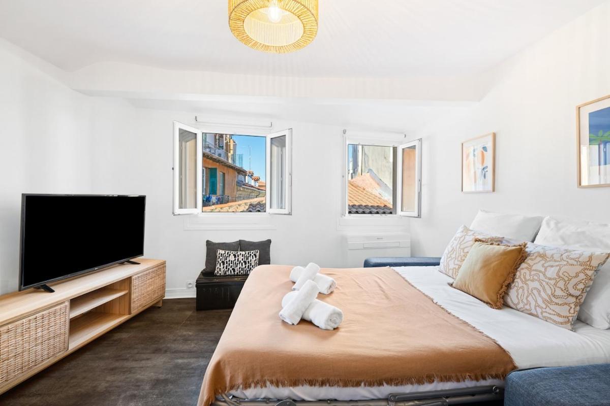 Charming Typical In The Heart Of Vieux Ac Apartment