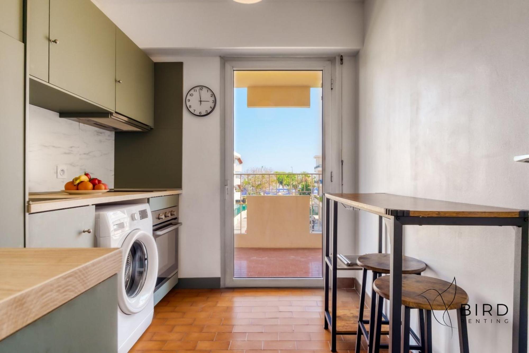 1br W Terrace & Parking * Nice