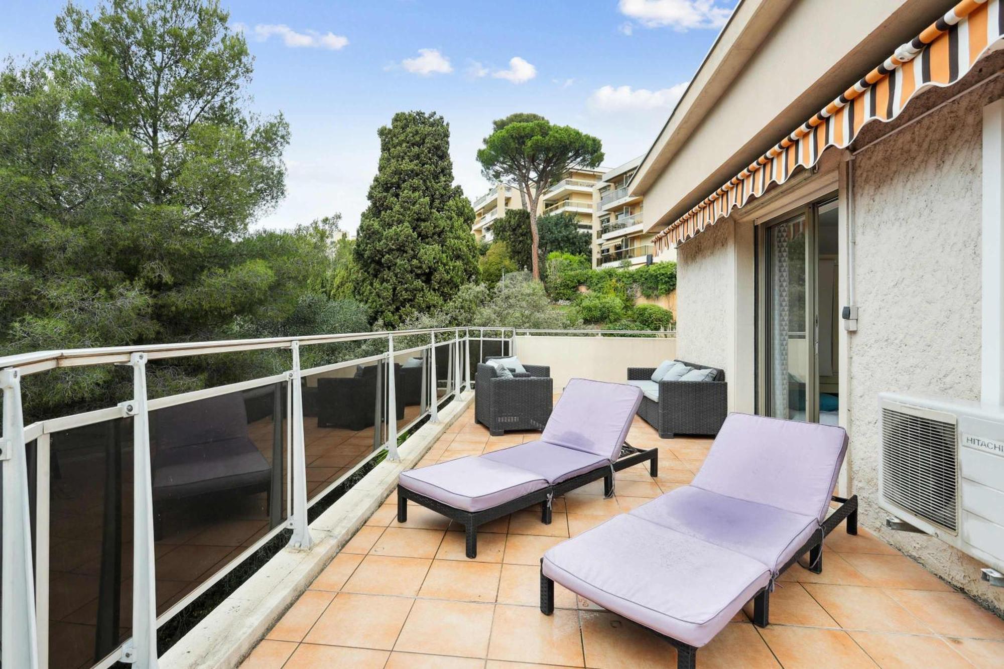 Grande Terrasse Et Vue Mer, Tres Calme