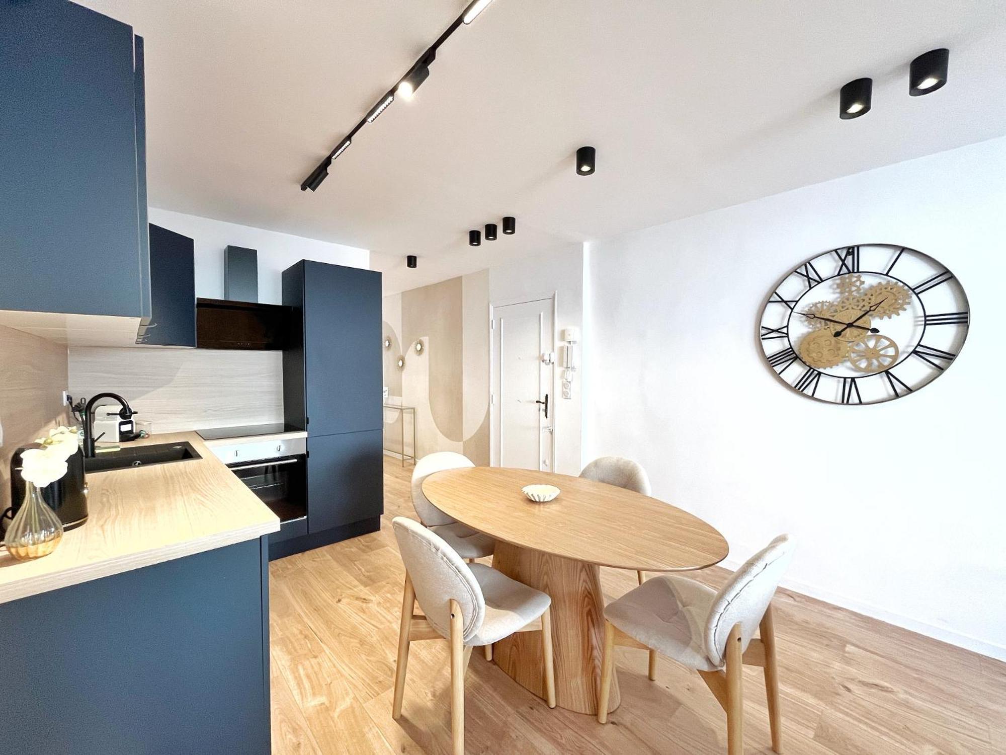 Ref 127 - 3 Pieces 2 Port Nice