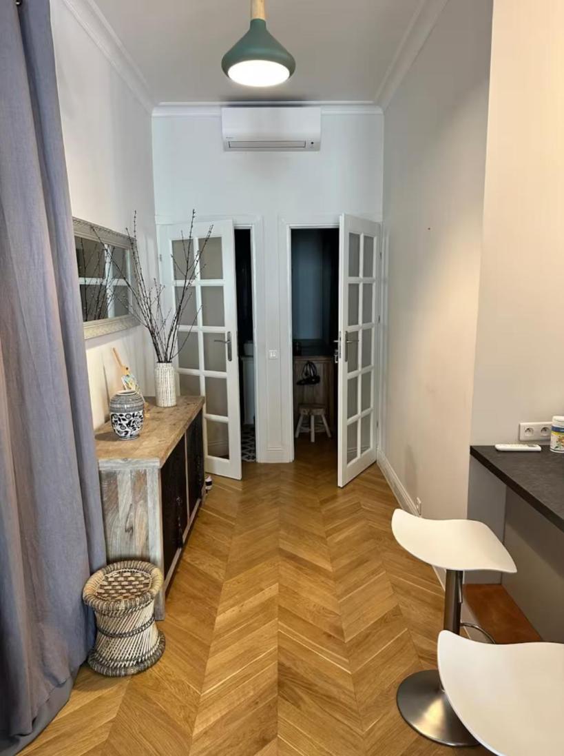 Chic Et Elegant - Au Coeur Du Carre D'or *