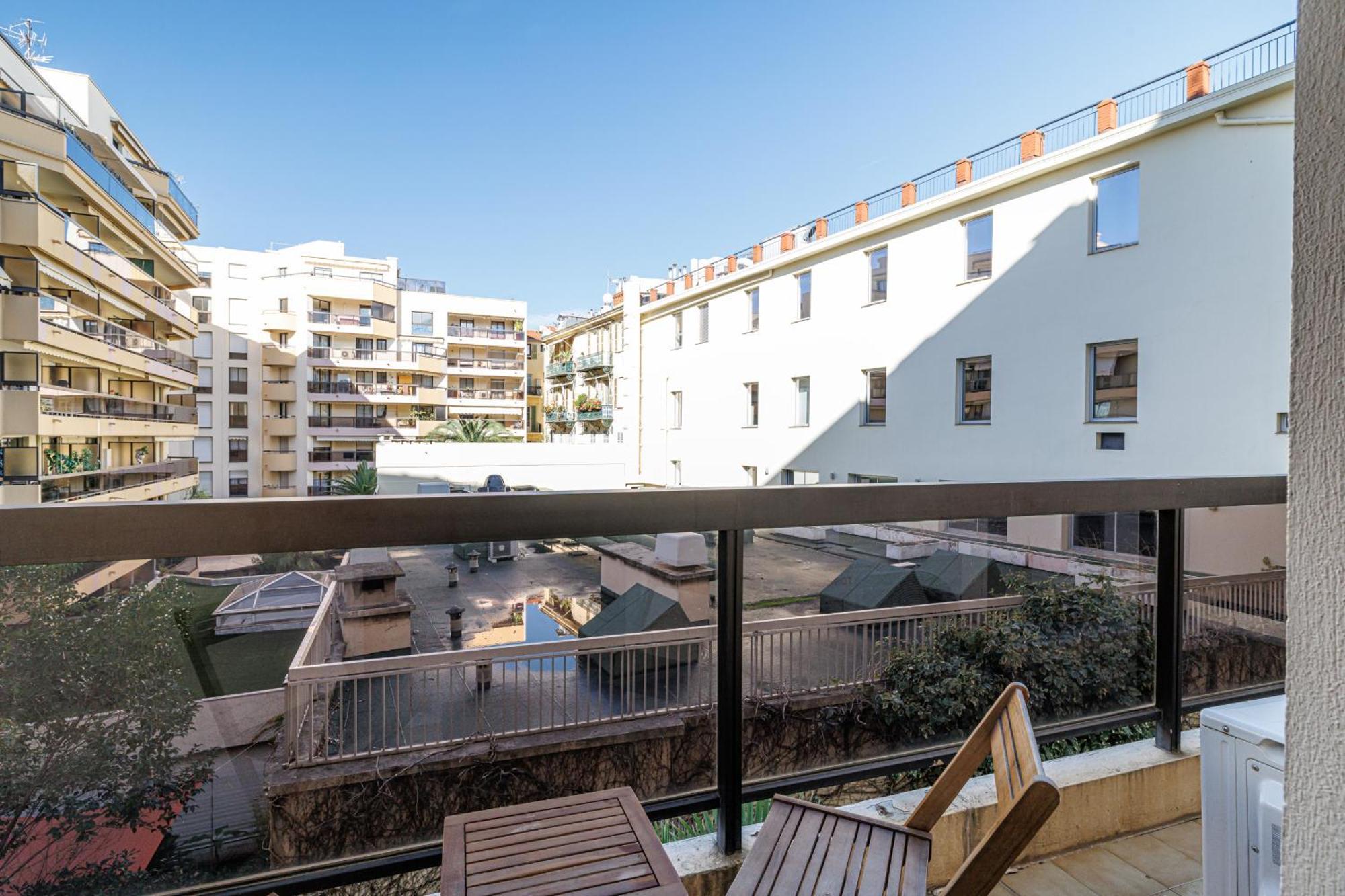 Ultra 2 Bdr - Ac & Balcony *