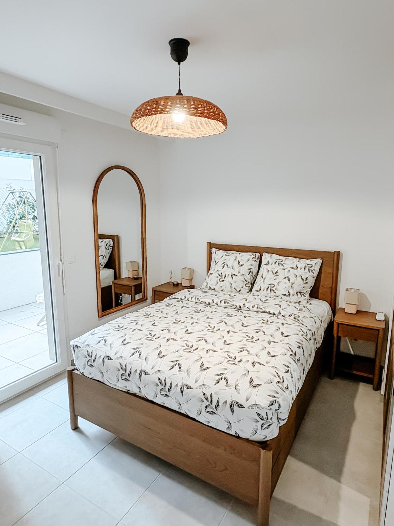 Aya - Renovated Air-conditioned Duplex With Garden *